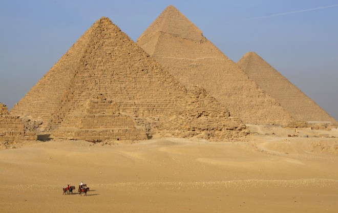 Giza Pyramids and Memphis tour